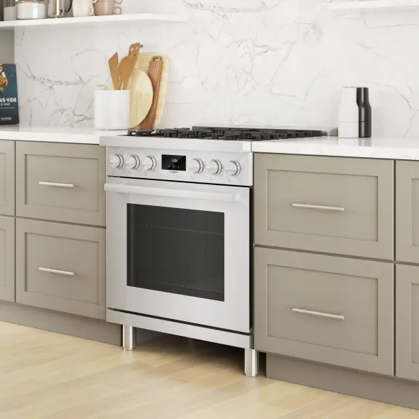 Credit: Bosch The Bosch 800 Series HGS8055UC range in a kitchen