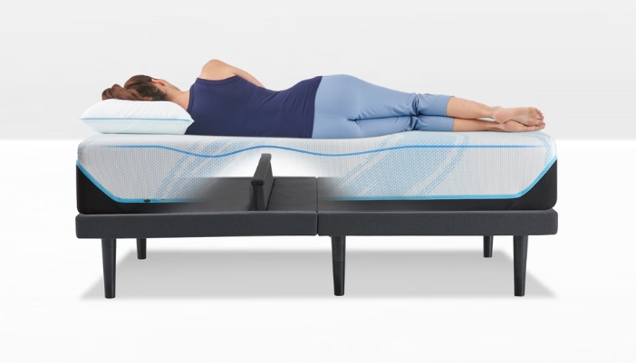 Tempurpedic-Ergo-ProSmart-Base-Benefits_3.jpg Someone sleeping while perfectly supported on the mattress