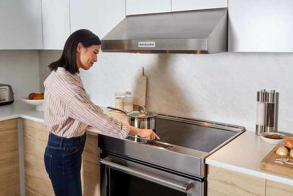 KitchenAid range lifestyle image KitchenAid range lifestyle image