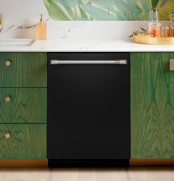 A close-up of the Cafe CDT858P3VD1 dishwasher