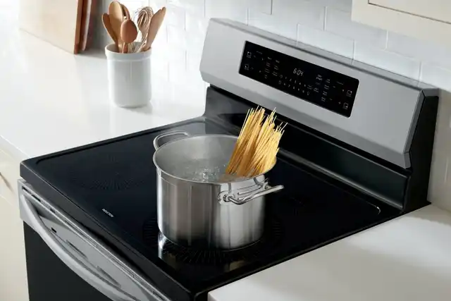 Frigidaire Gallery 30in Stainless Steel Freestanding Induction Range with Air Fry