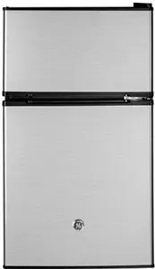 Front view of the GE GDE03GLKLB compact refrigerator