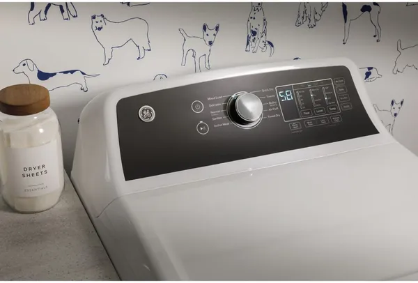 A close-up of the GE GTD58EBSVWS dryer panel 