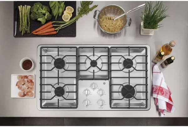 Overhead view of the GE JGP3036SLSS gas cooktop with food