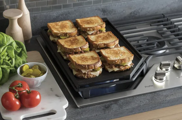 Grilled cheese cooking on the GE Profile PGP7030SLSS cooktop