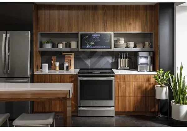 The GE Profile PHS93XYPFS range and matching range hood