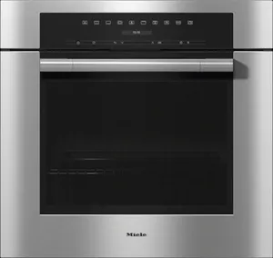 Front view of the Miele DGC 7685 CTS steam oven
