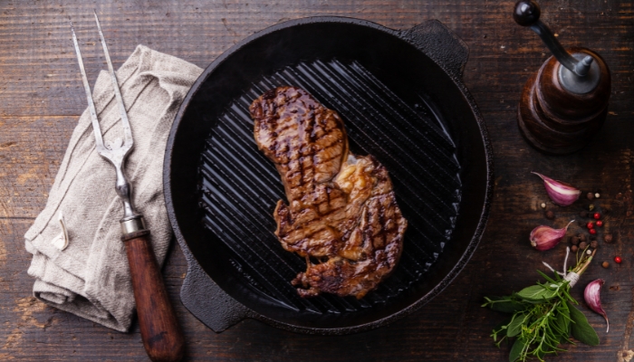 App_Indoor-BBQ-Guide_3.jpg Steak with grill marks from the pan