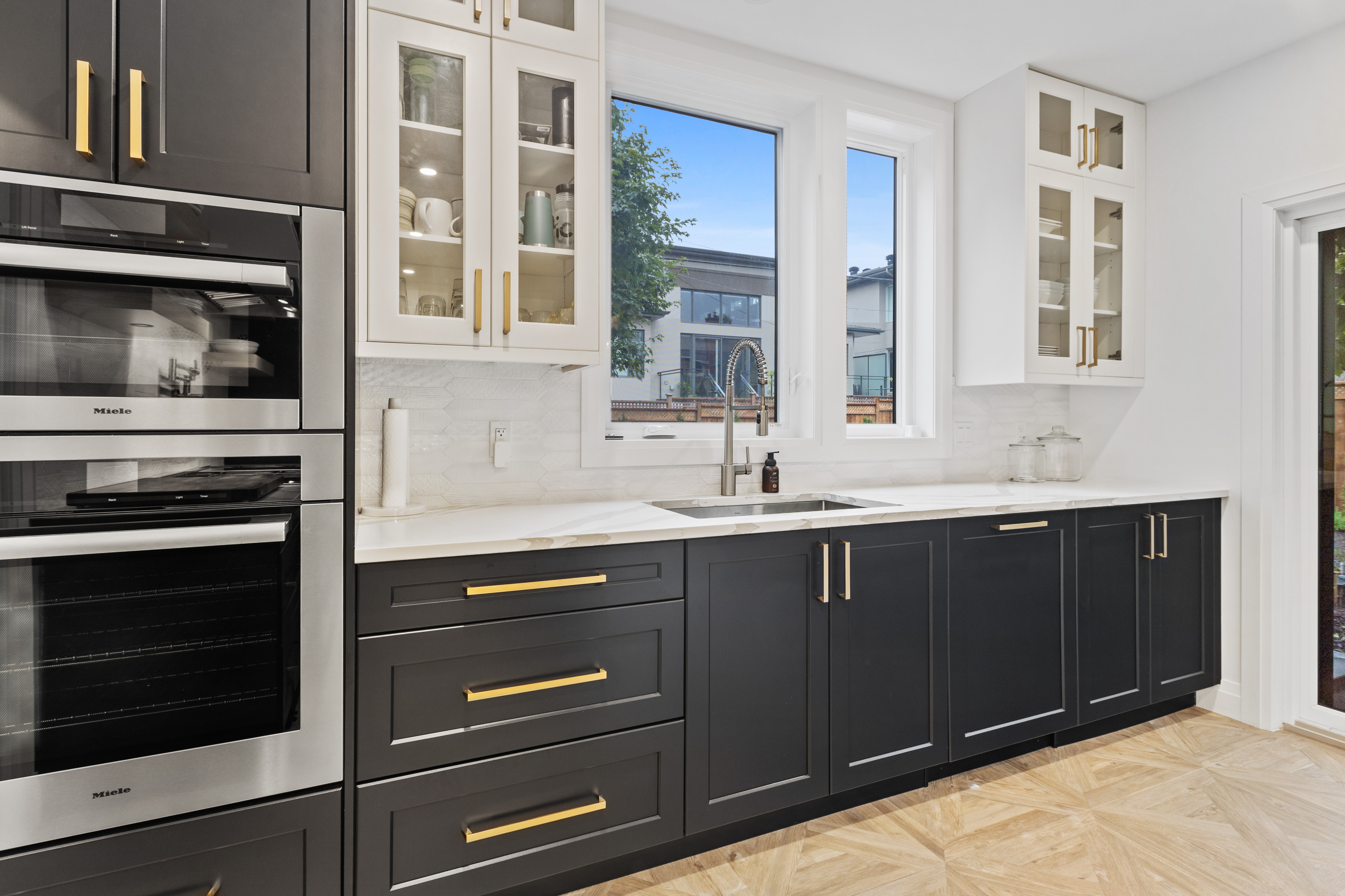 black and white gold kitchen