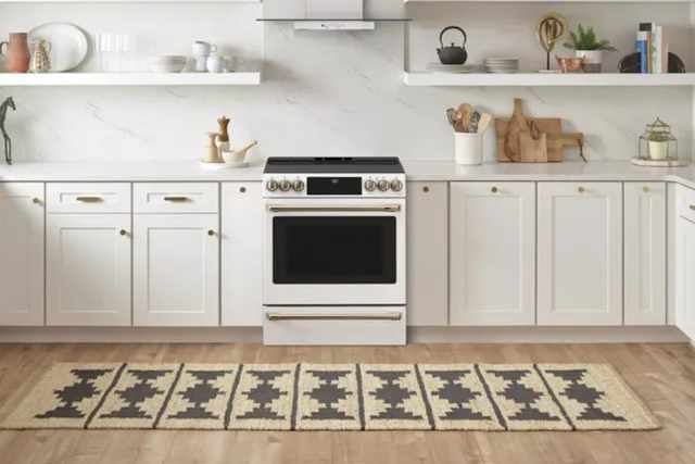 Cafe induction range in a kitchen