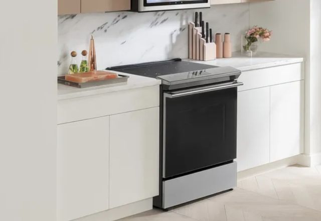 Café Induction Range Café Induction Range in modern kitchen