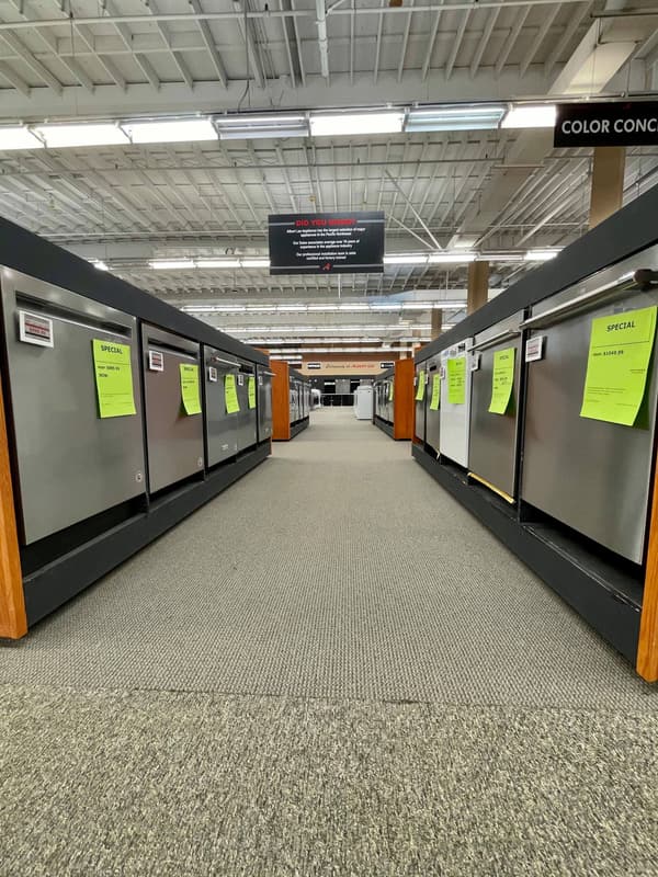 Various dishwashers in an Albert Lee Appliance store 
