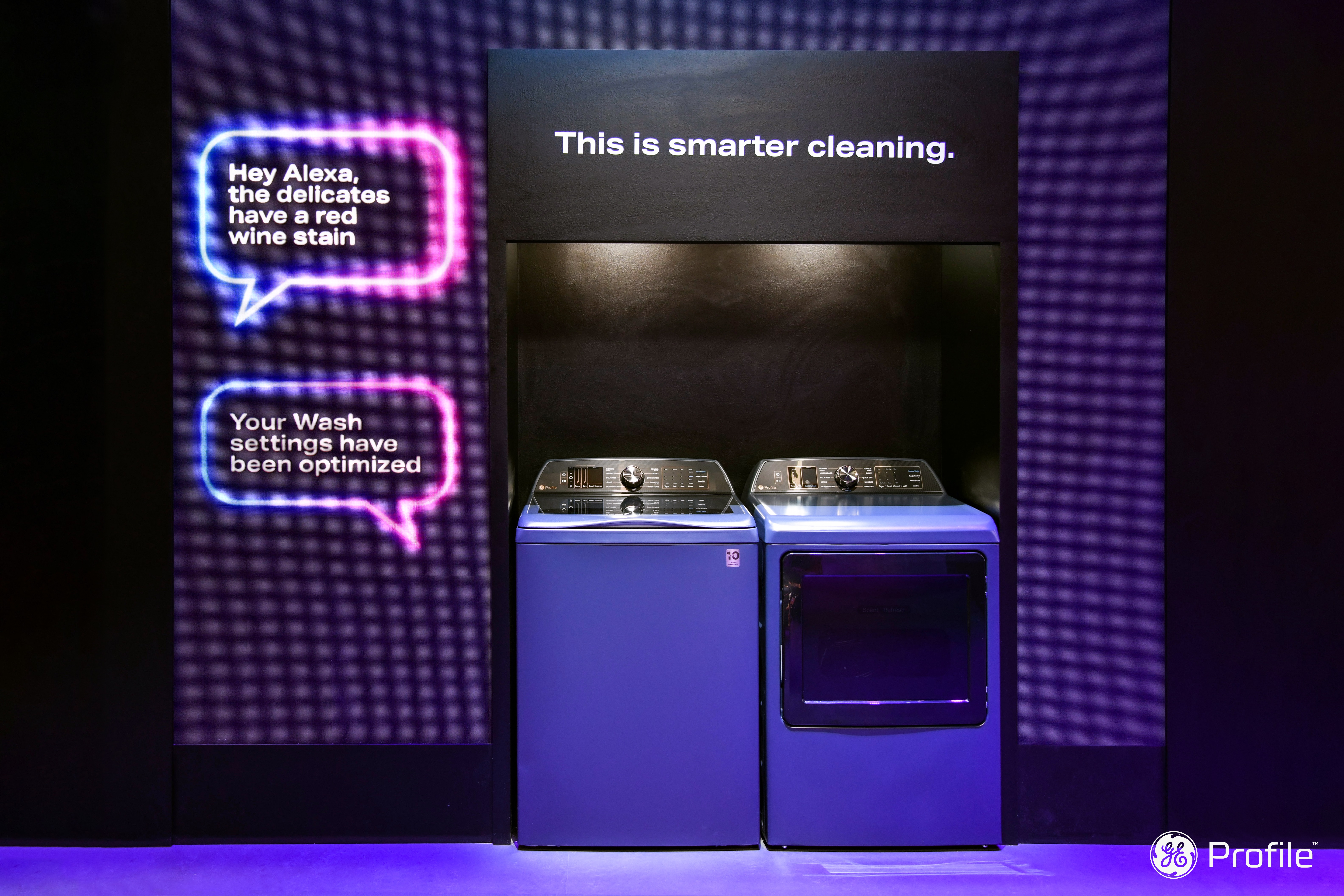 A graphic showing Smart Linking on a GE Profile smart top load washer and dryer pair 