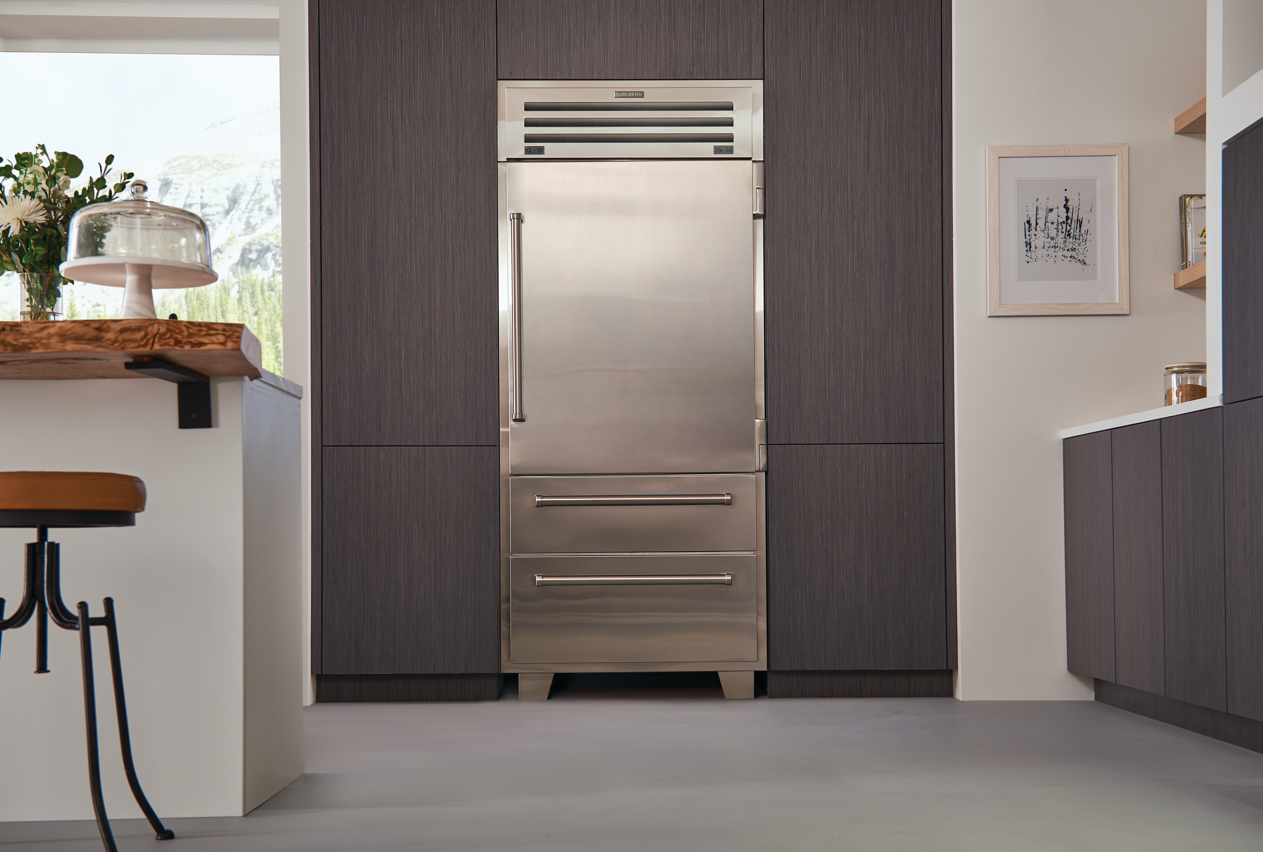 Sub-Zero product image of PRO Series top-mount built-in bottom-freezer refrigerator 
