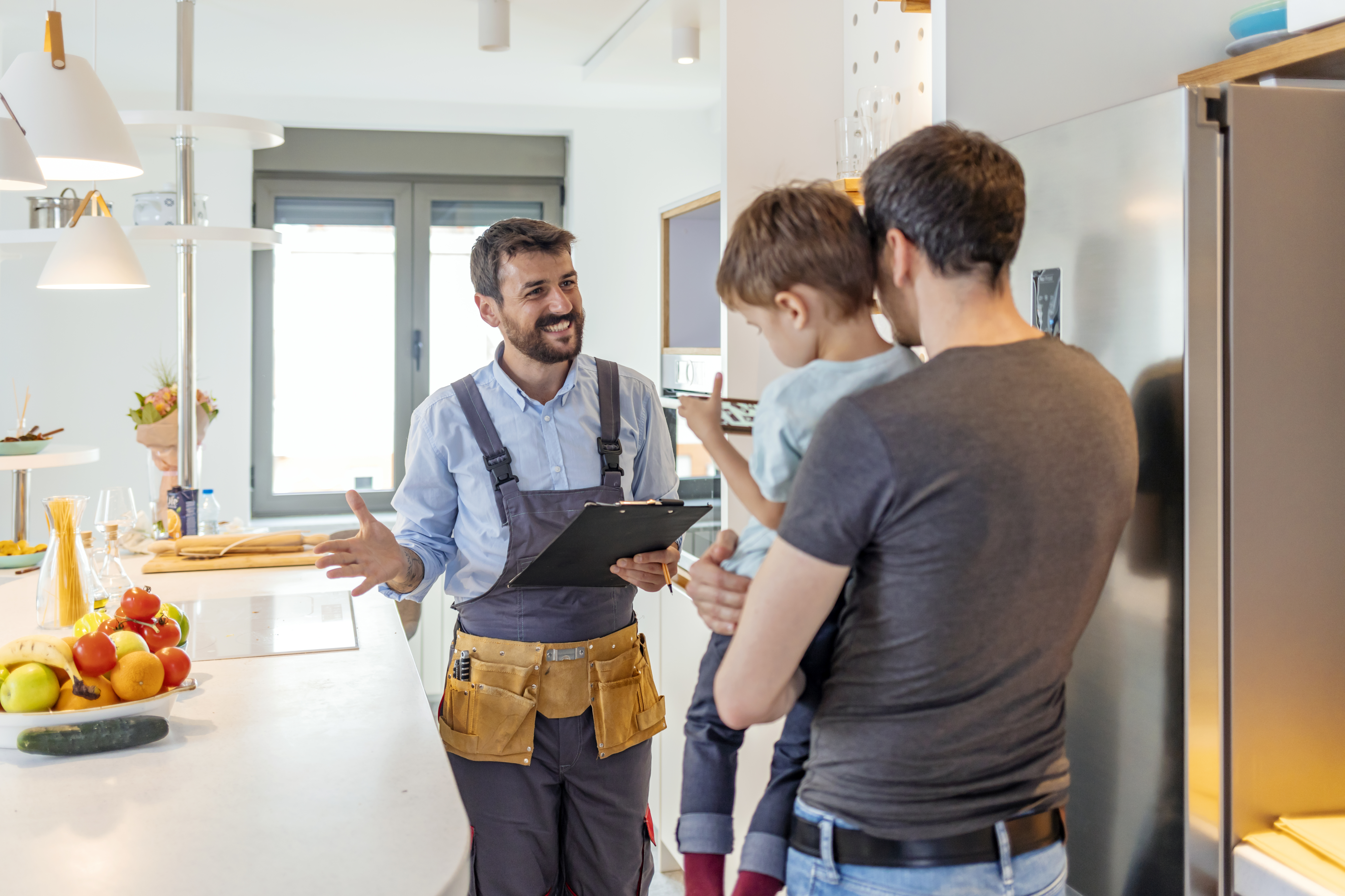 ljubaphoto contractor and family having discussion in the kitchen