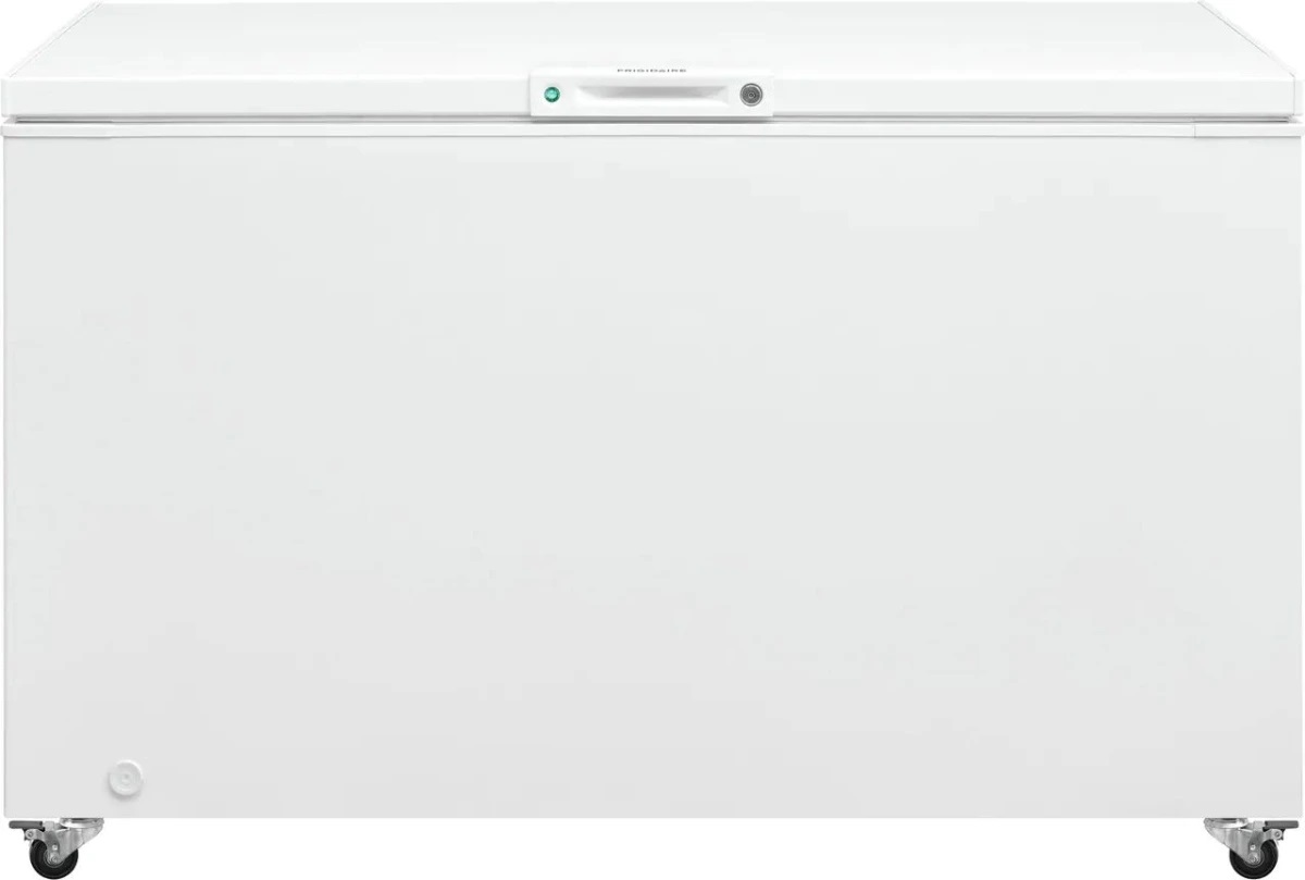 Frigidaire Front view of Frigidaire FFCL1542AW chest freezer