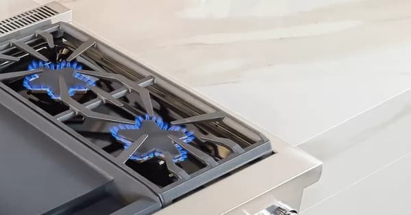 Overhead view of Pedestal Star Burners on Thermador range 