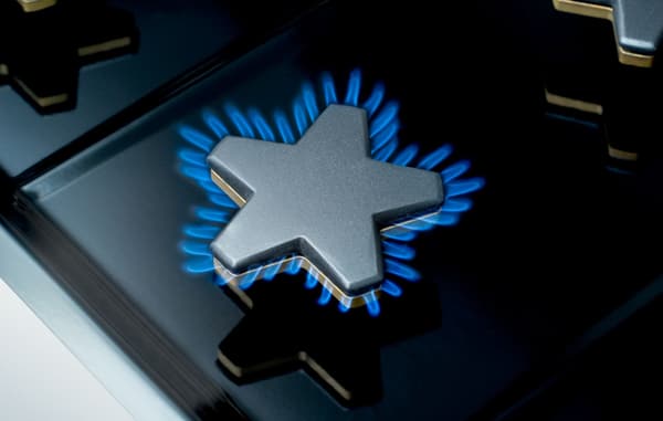 closeup of patented Star burners on Thermador stovetop