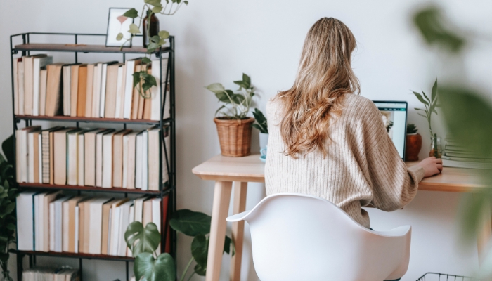 Keep your living space clear while remaining organized.