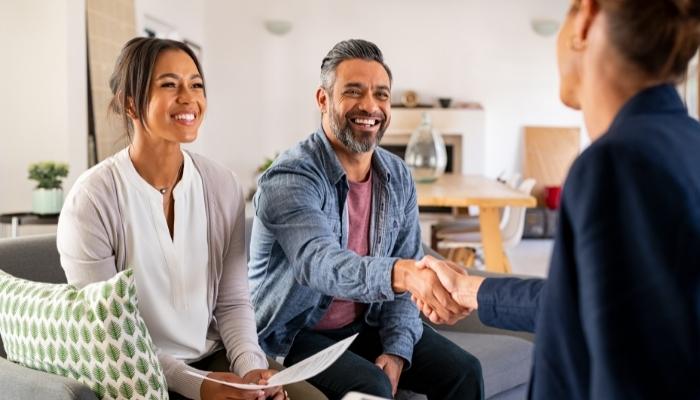 CI_Plan-Your-Smart-Home-Custom-Solution_1.jpg Couple smiling during a consultation