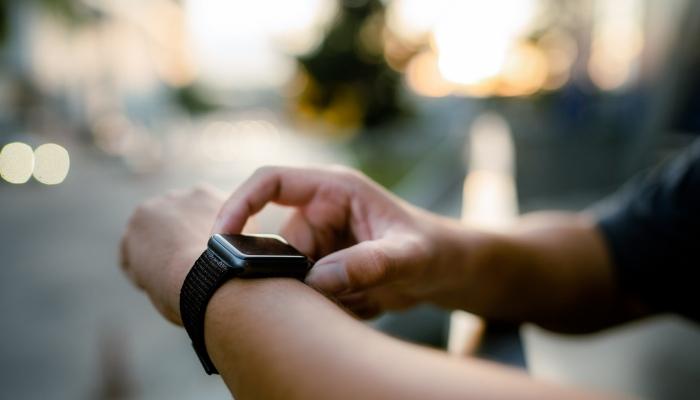 CI_Smartwatch-Control-Smart-Home_1.jpg Person checking smart notifications on smartwatch