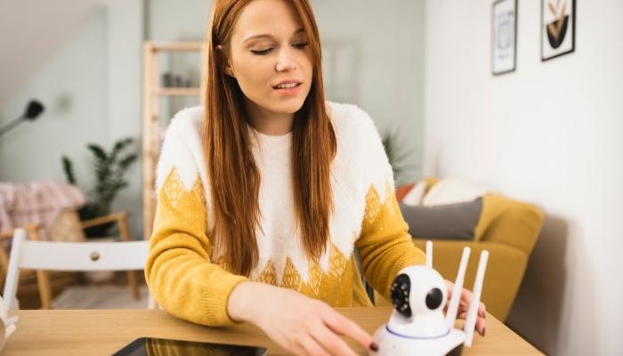CI_Which-Smart-Devices-to-Buy_1.jpg Woman trying to connect wireless security camera