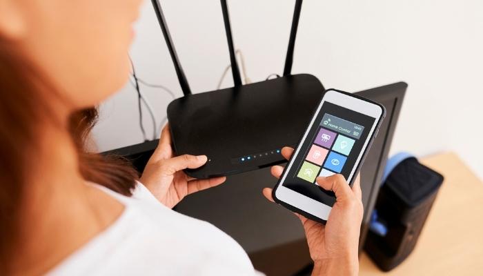 CI_Which-Smart-Devices-to-Buy_4.jpg Woman trying to connect smart devices to network