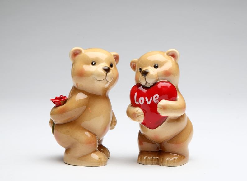 KevinsGiftShoppe salt and pepper shakers