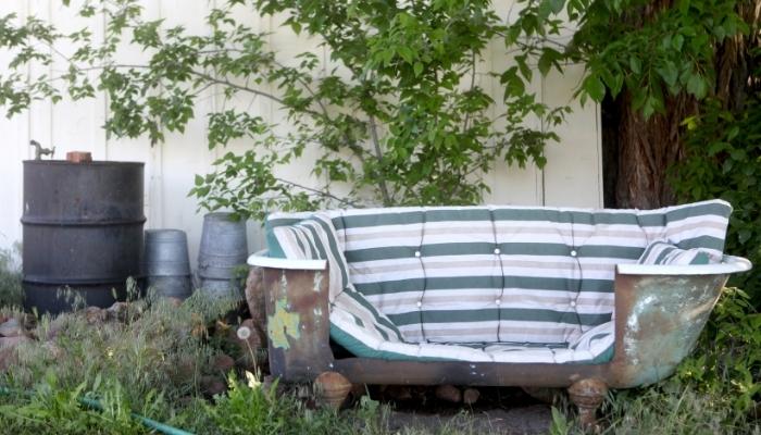 Furn_National-Old-Stuff-Day_4.jpg Repurposed vintage bathtub into patio seating