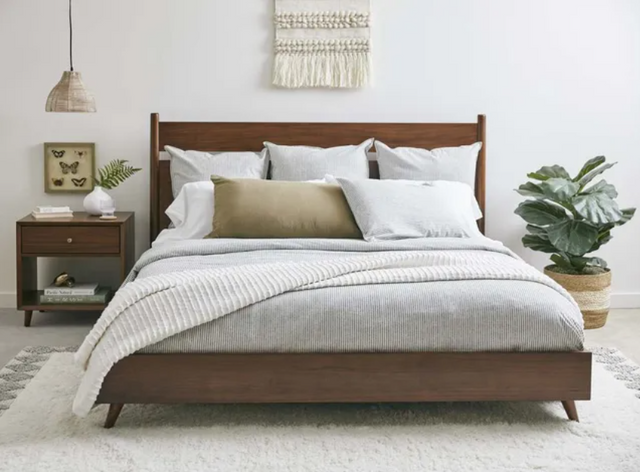 Flexsteel Ludwig Walnut King Panel Bed