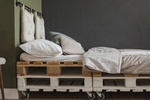 A side view of a mattress on wooden pallets 