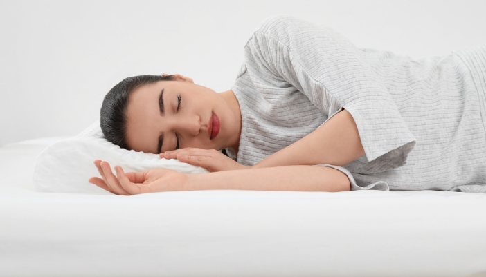 Matt_Find-Dream-Pillows_2.jpg Woman sleeping on a memory foam bed and pillow
