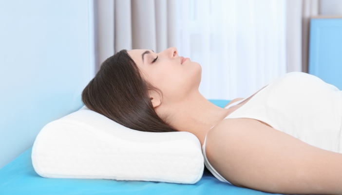 Matt_Find-Dream-Pillows_4.jpg Woman sleeping on curvature pillow for her neck and spine