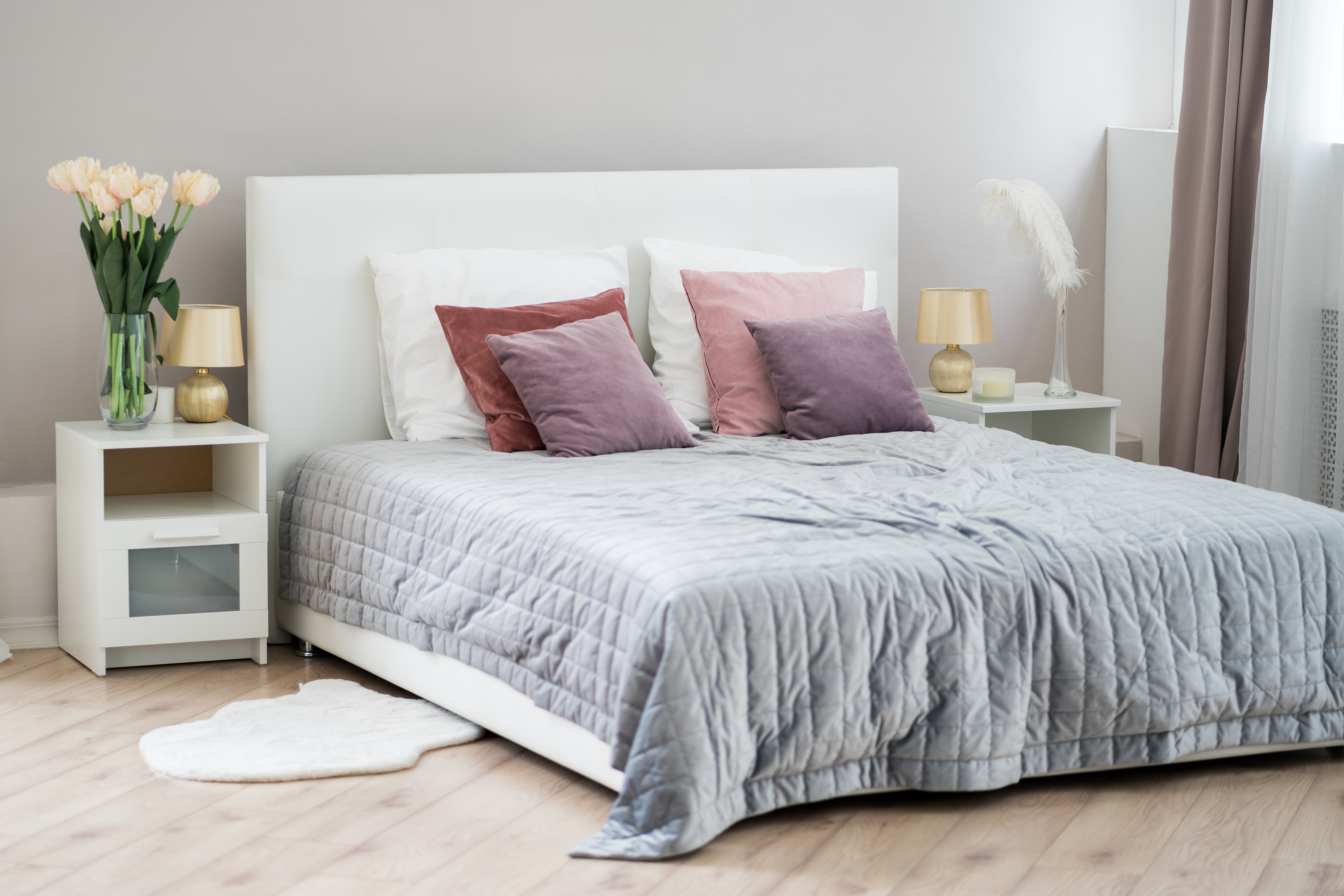 Staras Low-profile bed with a gray comforter