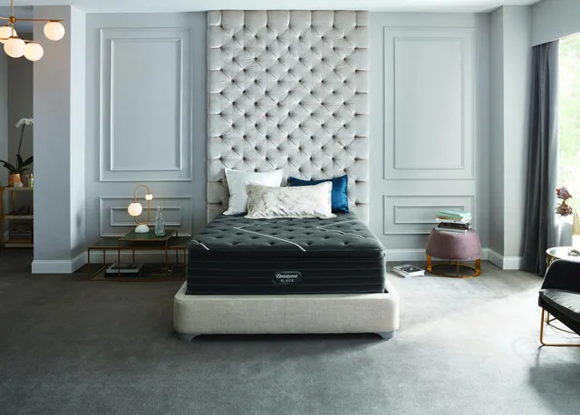 Beautyrest mattress Beautyrest mattress with a tufted headboard