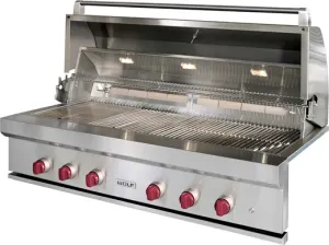 Credit: Lynx Front view of the Lynx Professional L36TR-NG 4-burner grill