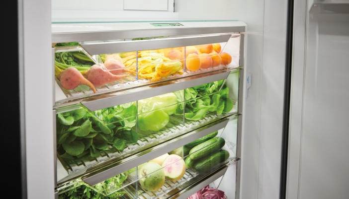 Sub-Zero crisper drawers using the Split Climate cooling system for fruits and vegetables