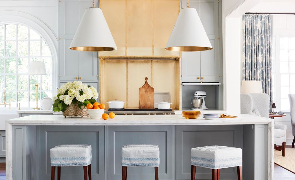 Seating area showing a Wolf hood liner in a kitchen designed by Matthew Quinn 