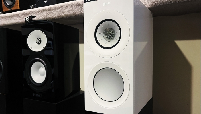 A pair of black and white speakers in a showroom.