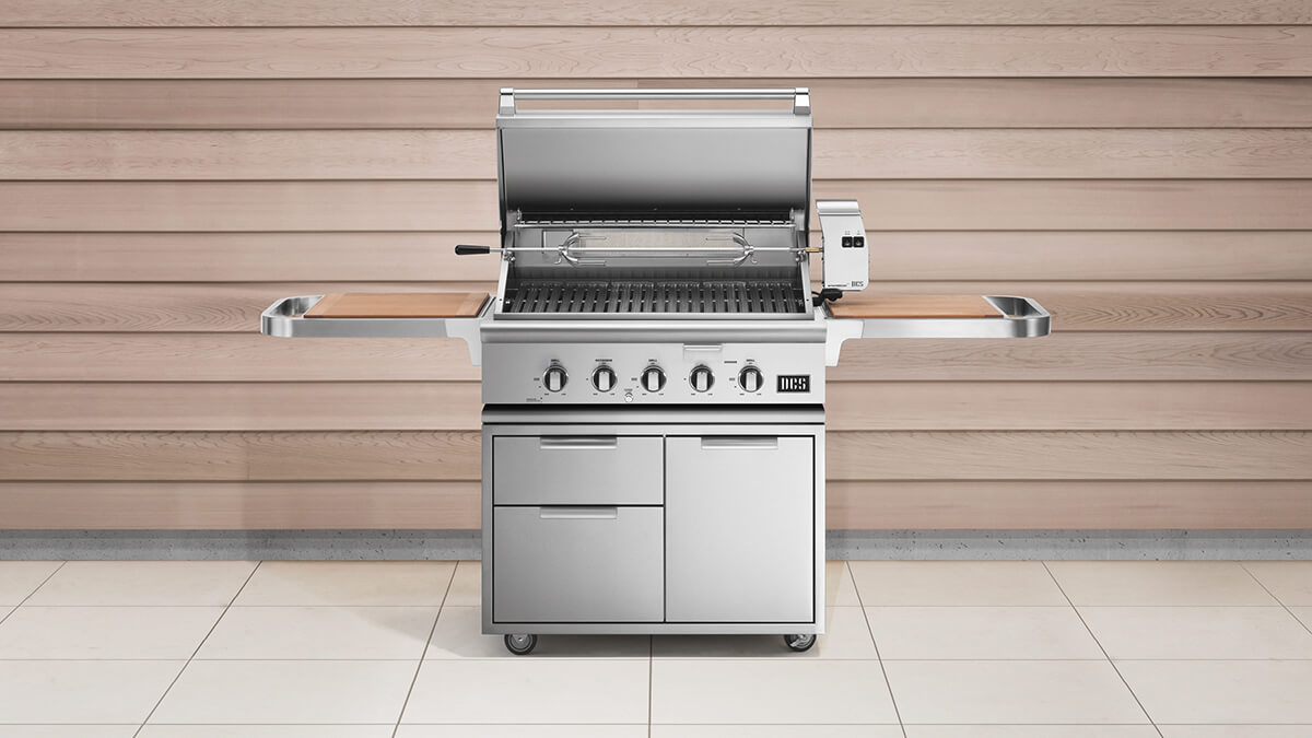 DCS freestanding professional gas grill