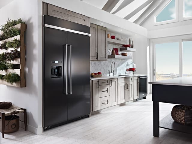 Signature Look of a KitchenAid Refrigerator Signature Look of a KitchenAid Refrigerator