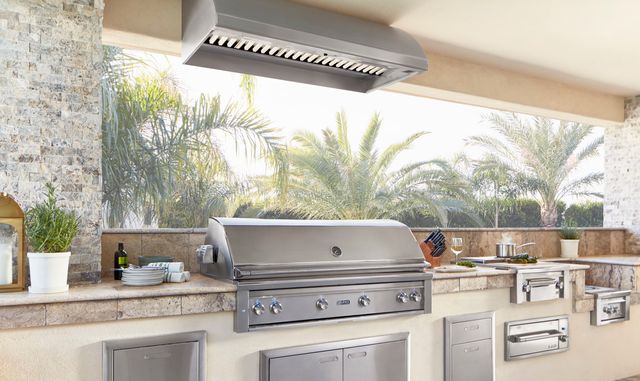 Outdoor Kitchen with Lynx Grill