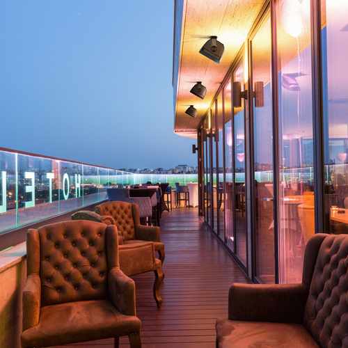 Klipsch PSM 650 T on Hotel Outdoor Rooftop Deck Klipsch PSM 650 T on Hotel Outdoor Rooftop Deck