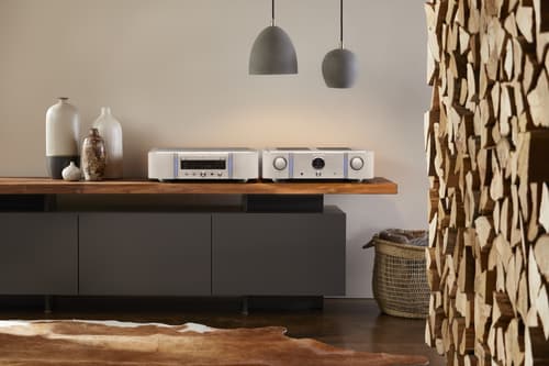 Marantz amplifier demonstrating heat dissipation in a home setting