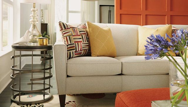 Front view of the Flexsteel Digby sofa and end table in a modern living room