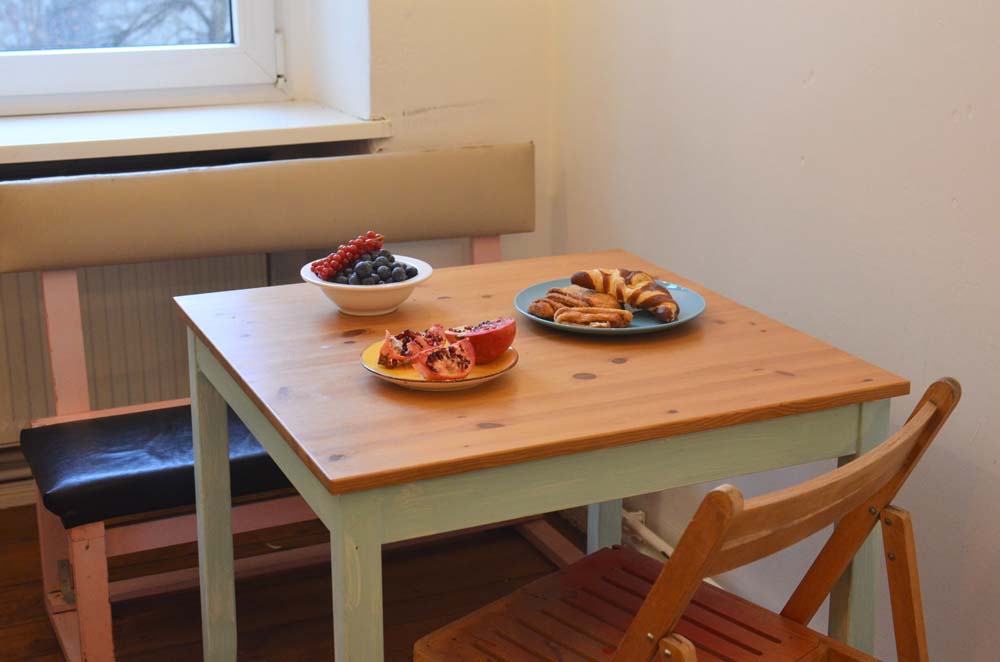 breakfast in breakfast nook