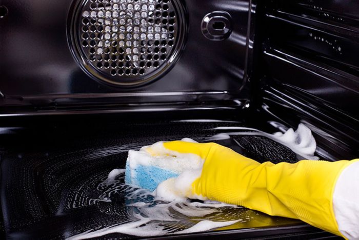 It's A Bad Idea to Protect Your Oven with Foil - Here is Why