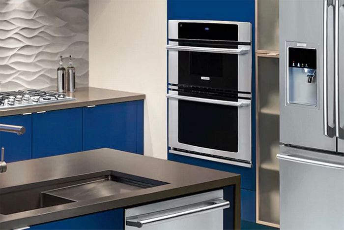 Enjoy the Efficiency of an Electrolux Microwave Wall Oven Combo