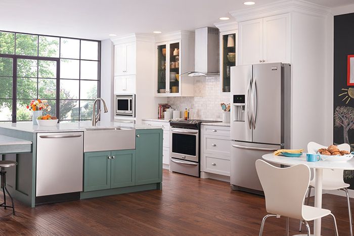 Clean Your Dishes Right with a Frigidaire Dishwasher