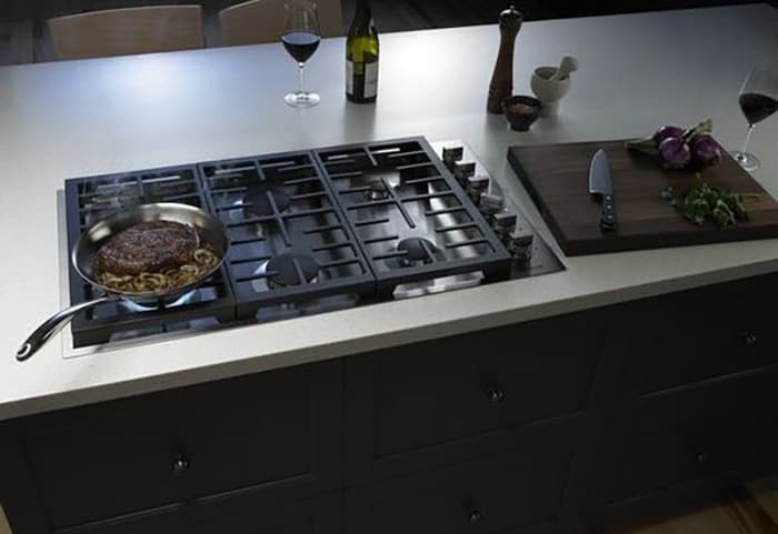 Jenn-Air’s Six-Burner Gas Cooktop Will Change Your Life